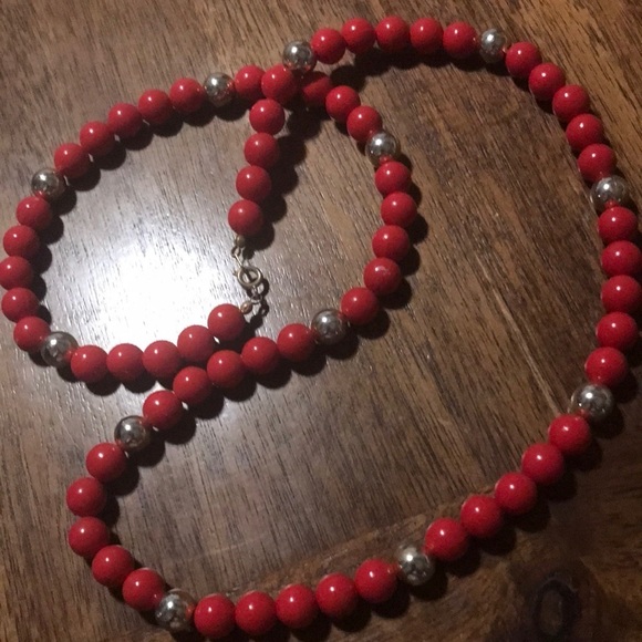 Jewelry - 22 inch beaded necklace
